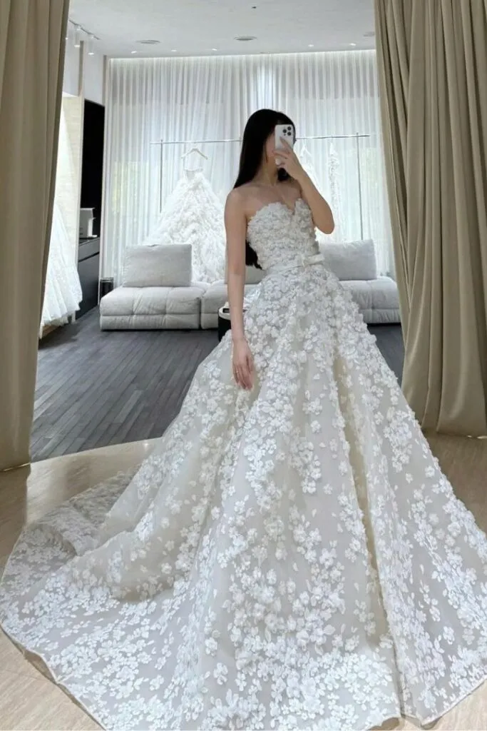 Váy cưới chữ A