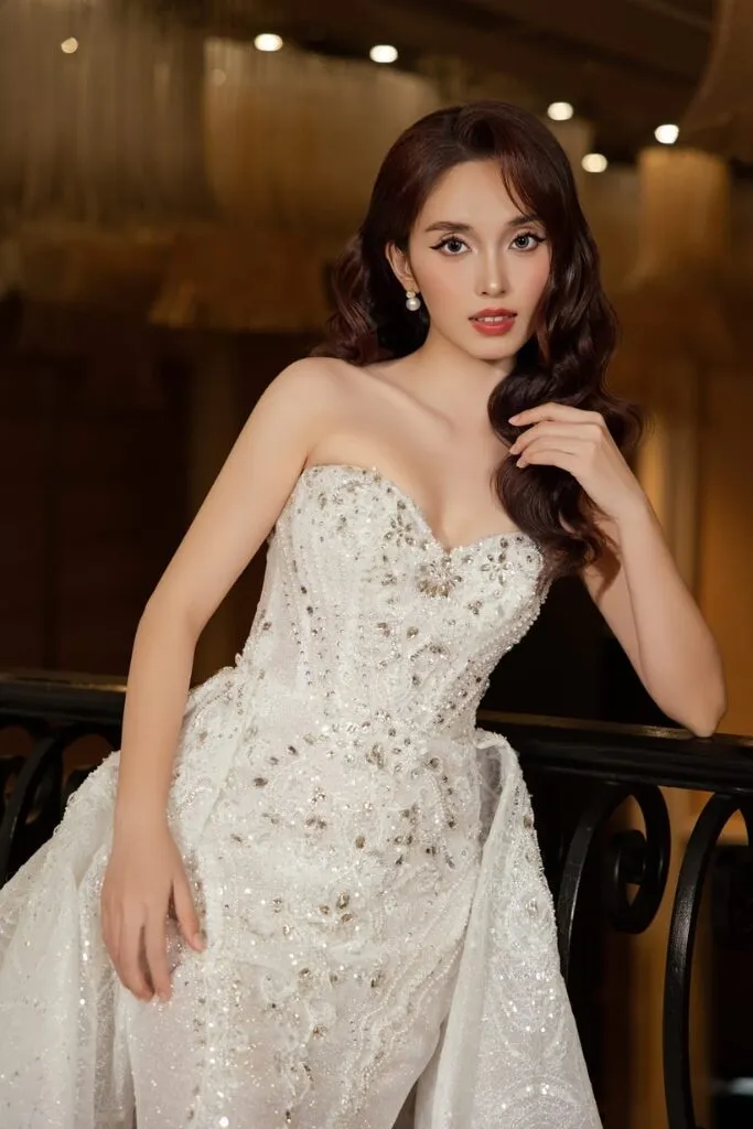 Váy cưới đuôi cá