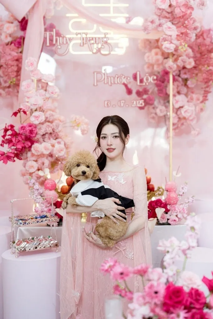 Cô dâu chia sẻ niềm hạnh phúc của mình cùng Lulu