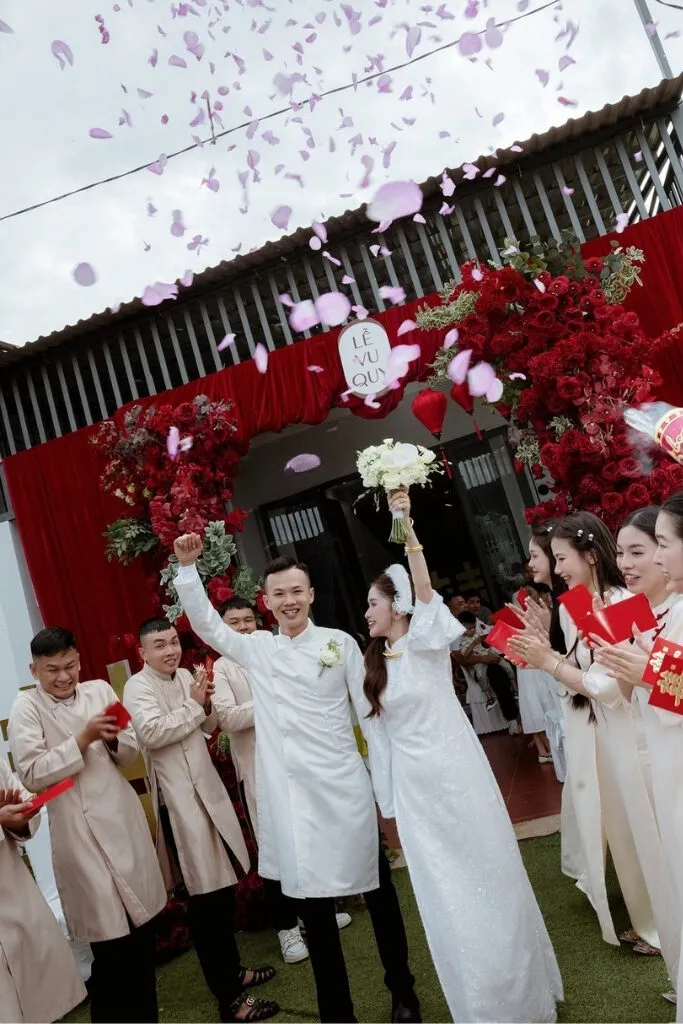 Một khoảnh khắc hạnh phúc cùng đội hình bê tráp