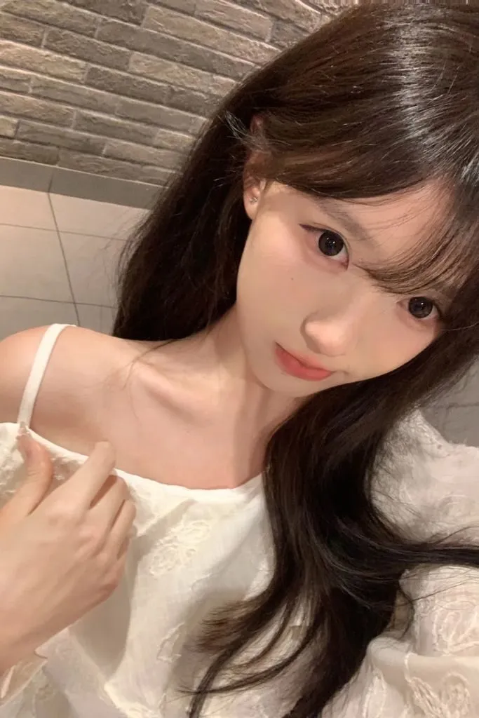 Ảnh gái cute với thần thái tự tin