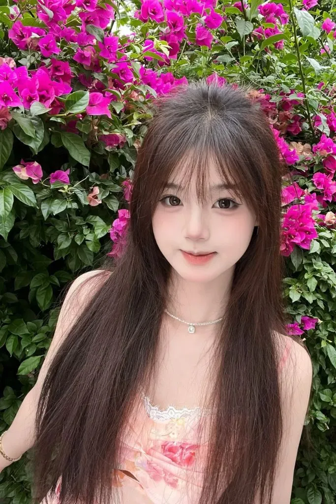 Ảnh gái cute với làn da mịn màng và đôi môi xinh đẹp