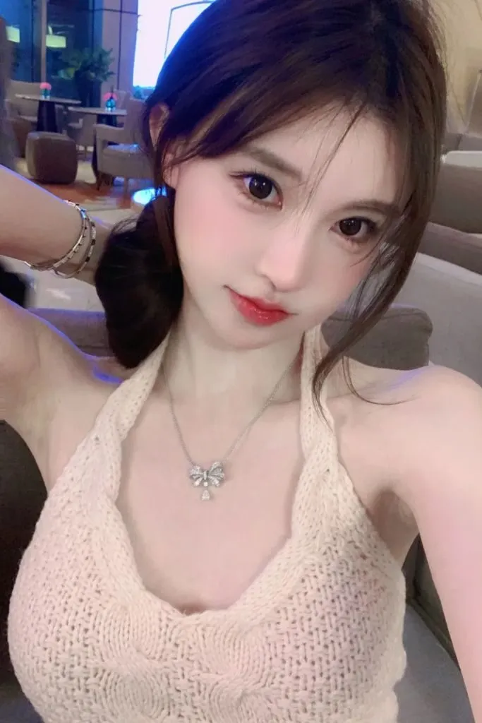 Ảnh gái cute với làn da trắng mịn màng