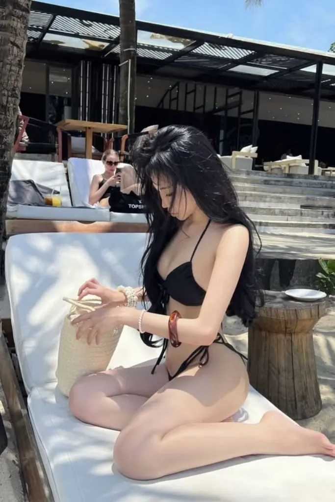 Ảnh gái mặc bikini sở hữu vóc dáng nỏng bỏng