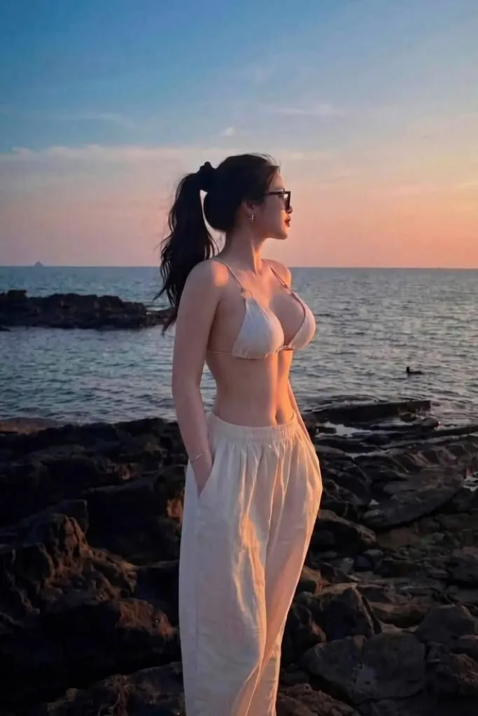 Ảnh gái mặc bikini nóng bỏng không thể nào rời mắt