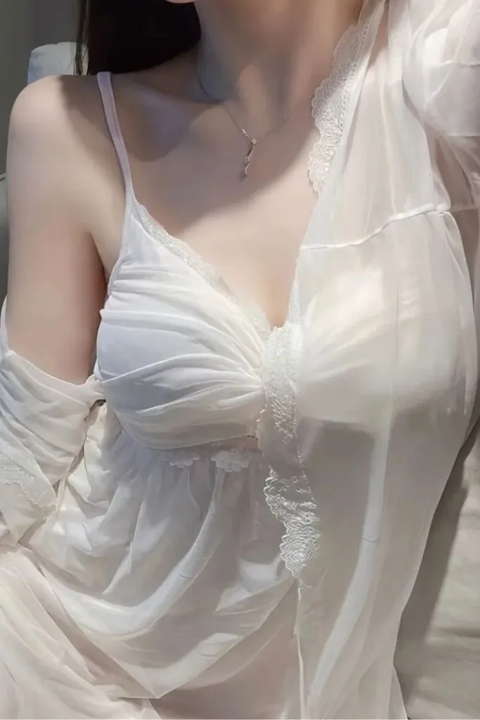 Ảnh gái sexy với vòng một hấp dẫn