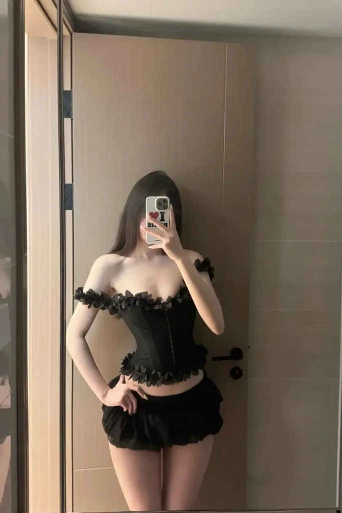 Ảnh gái sexy với vòng một nóng bỏng