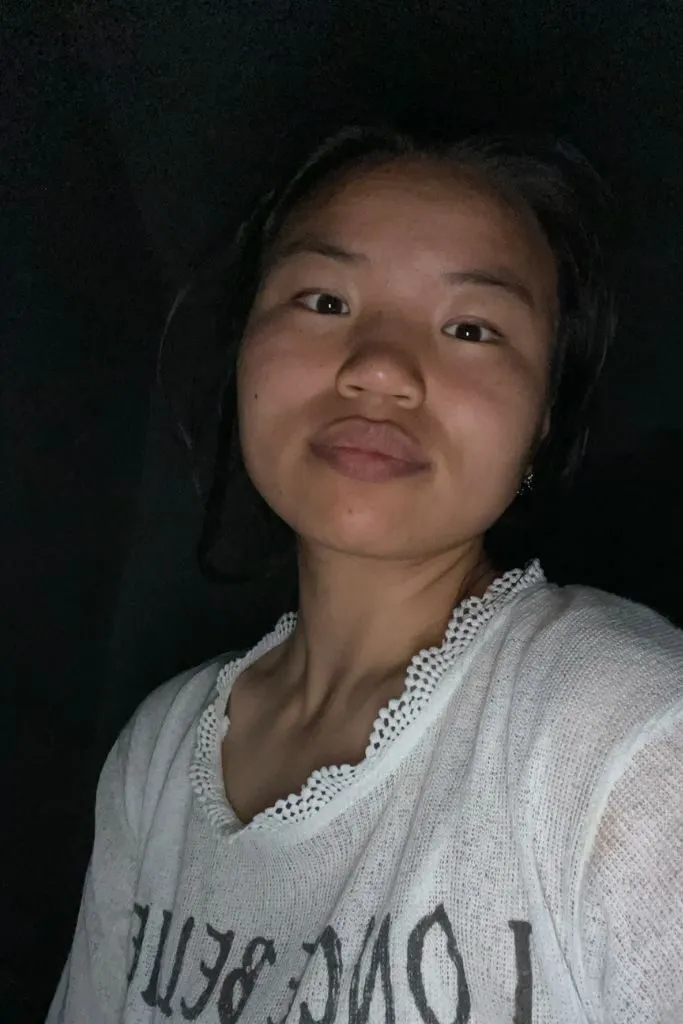 Ảnh gái xấu được chụp thiếu sáng