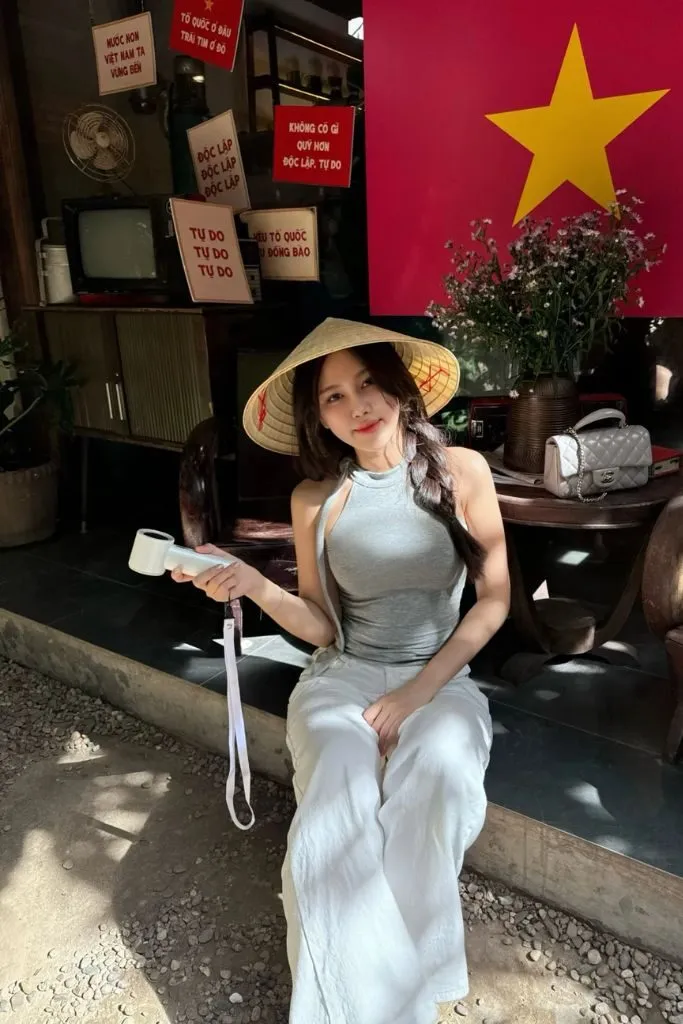 Ảnh gái xinh trong trang phục truyền thống của Việt Nam