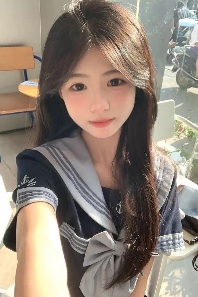 Ảnh gái xinh thần thái dễ thương như búp bê