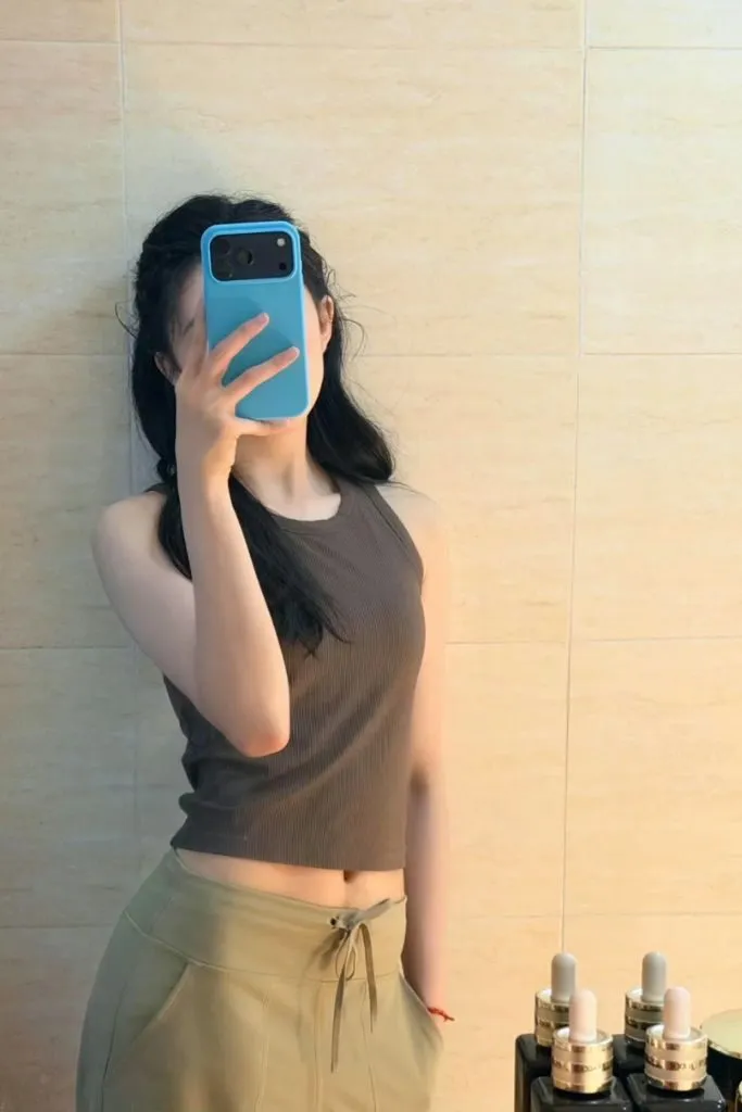Ảnh gái xinh che mặt nóng bỏng