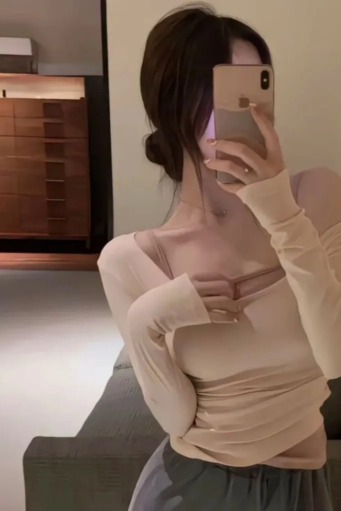Ảnh gái xinh che mặt khoe body gợi cảm