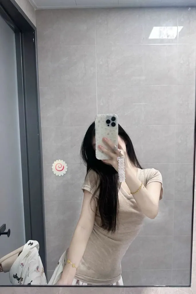 Ảnh gái xinh che mặt với dáng đẹp như thiên thần