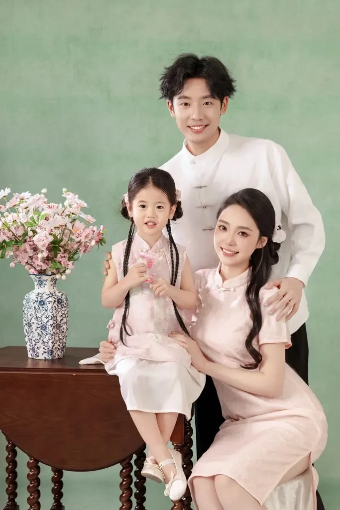 Ảnh gia đình dễ thương bên nhau