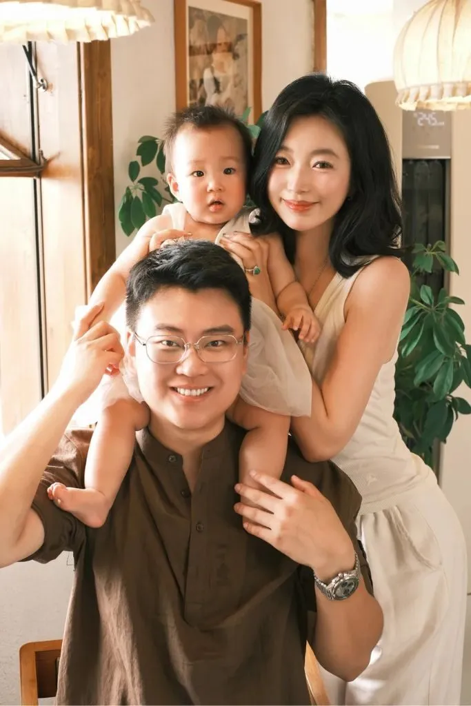 Ảnh gia đình tươi cười rạng rỡ