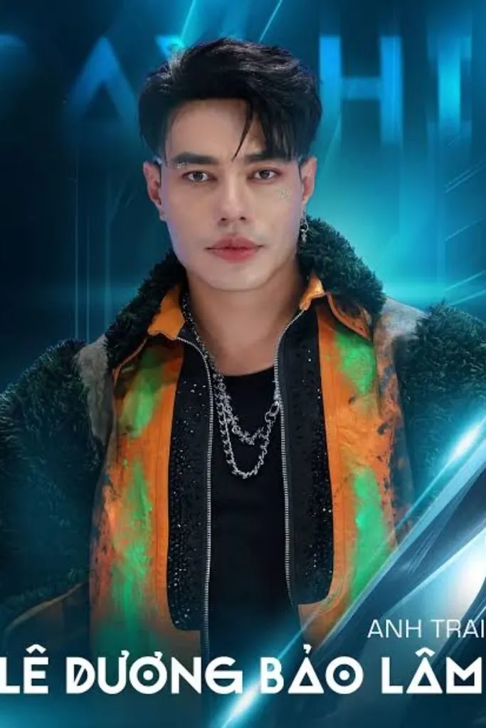 Anh trai quen thuộc với khán giả, hay cười và nói nhiều vô đối