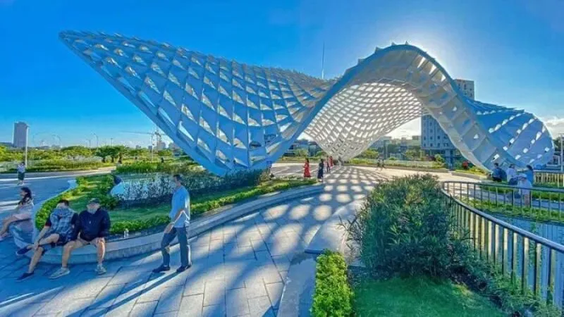 Cầu Rồng là biểu tượng nổi bật của thành phố Đà Nẵng