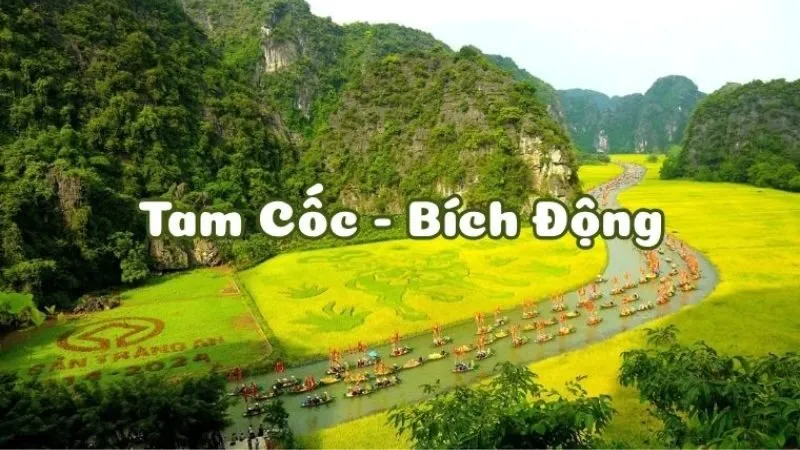 Tam Cốc – Bích Động nổi bật với những dãy núi đá, cánh đồng và dòng sông thơ mộng