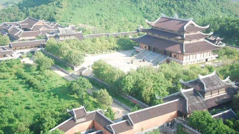 Chùa Bái Đính là quần thể kiến trúc Phật giáo quy mô lớn, nổi bật với nhiều công trình ấn tượng