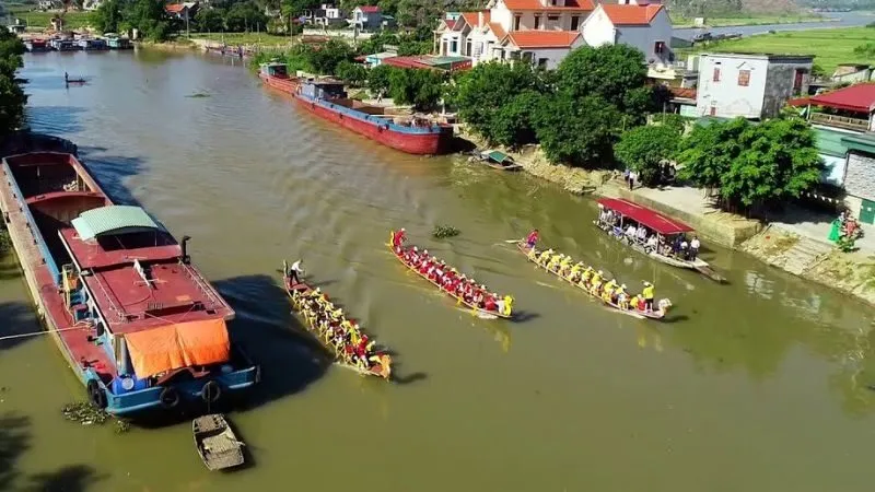 Kênh Gà nổi tiếng với cảnh quan sông nước và nguồn suối khoáng nóng tự nhiên