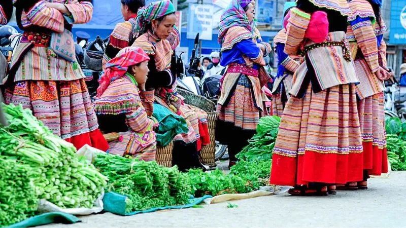 Chợ phiên Đồng Văn là nơi du khách có thể cảm nhận rõ nét đời sống và văn hóa của đồng bào vùng cao